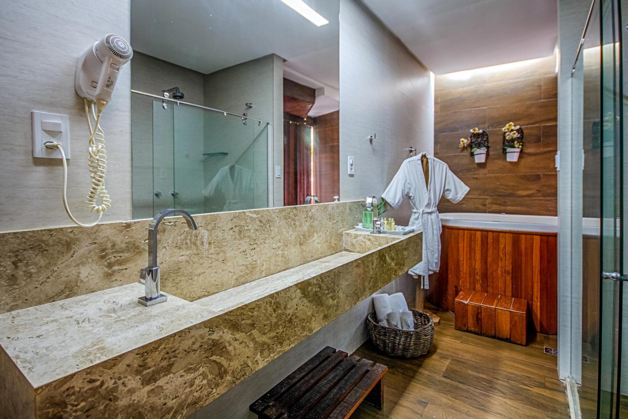 Suite Spa Bath,1614353121:JPEG