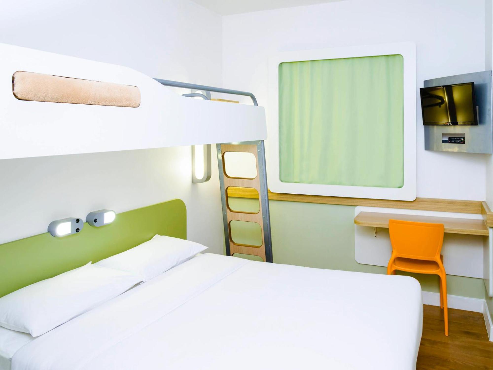 One-Bedroom Apartment Double Bed Single Bed
